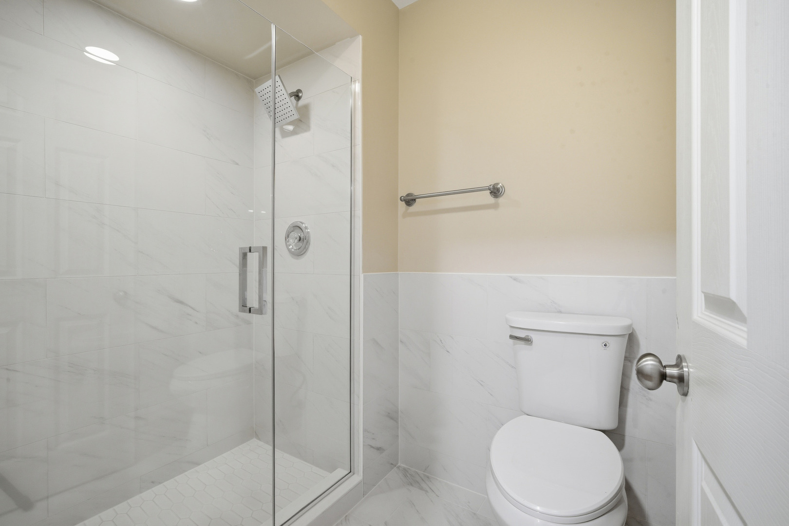 Northbrook, Illinois 60062, United States, 2 Bedrooms Bedrooms, ,3 BathroomsBathrooms,Residential,Active,227827