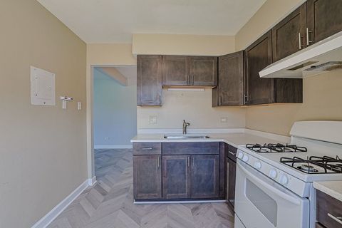 Tiny photo for 673 E Fullerton Avenue #105, Glendale Heights, IL 60139 (MLS # 12628630)