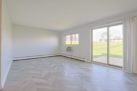 Tiny photo for 673 E Fullerton Avenue #105, Glendale Heights, IL 60139 (MLS # 12628630)