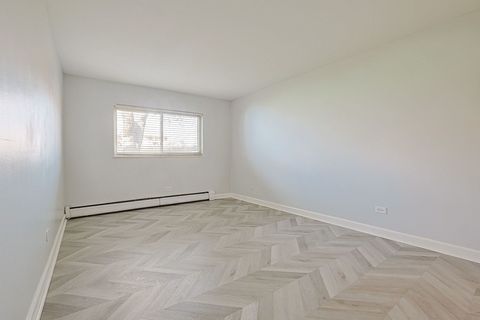 Tiny photo for 673 E Fullerton Avenue #105, Glendale Heights, IL 60139 (MLS # 12628630)