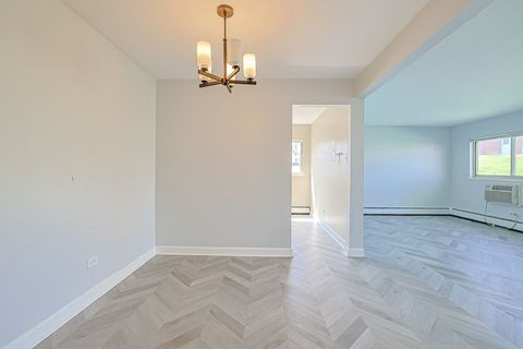 Tiny photo for 673 E Fullerton Avenue #105, Glendale Heights, IL 60139 (MLS # 12628630)