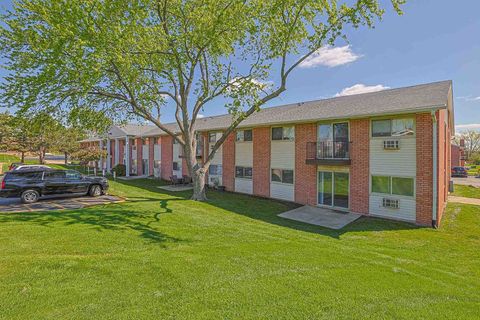 Tiny photo for 673 E Fullerton Avenue #105, Glendale Heights, IL 60139 (MLS # 12628630)