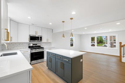 Tiny photo for 7835 Massasoit Avenue, Burbank, IL 60459 (MLS # 12700470)