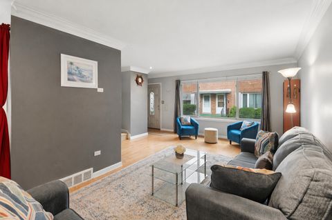 Tiny photo for 706 N Western Avenue #B, Park Ridge, IL 60068 (MLS # 12627179)