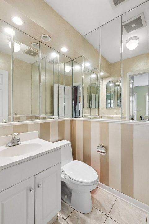 Tiny photo for 706 N Western Avenue #B, Park Ridge, IL 60068 (MLS # 12627179)