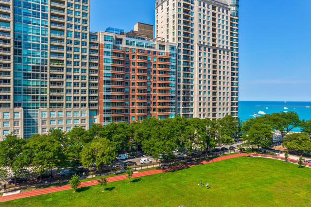 View Chicago, IL 60611 condo