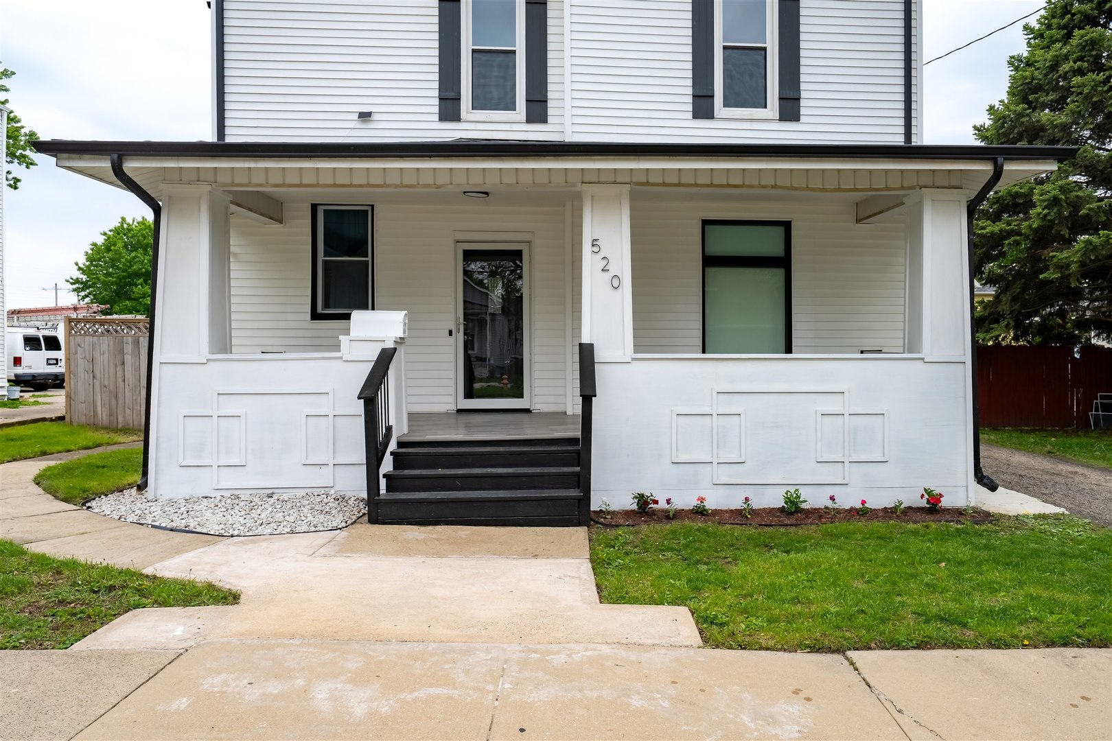 520 W GROVE Street