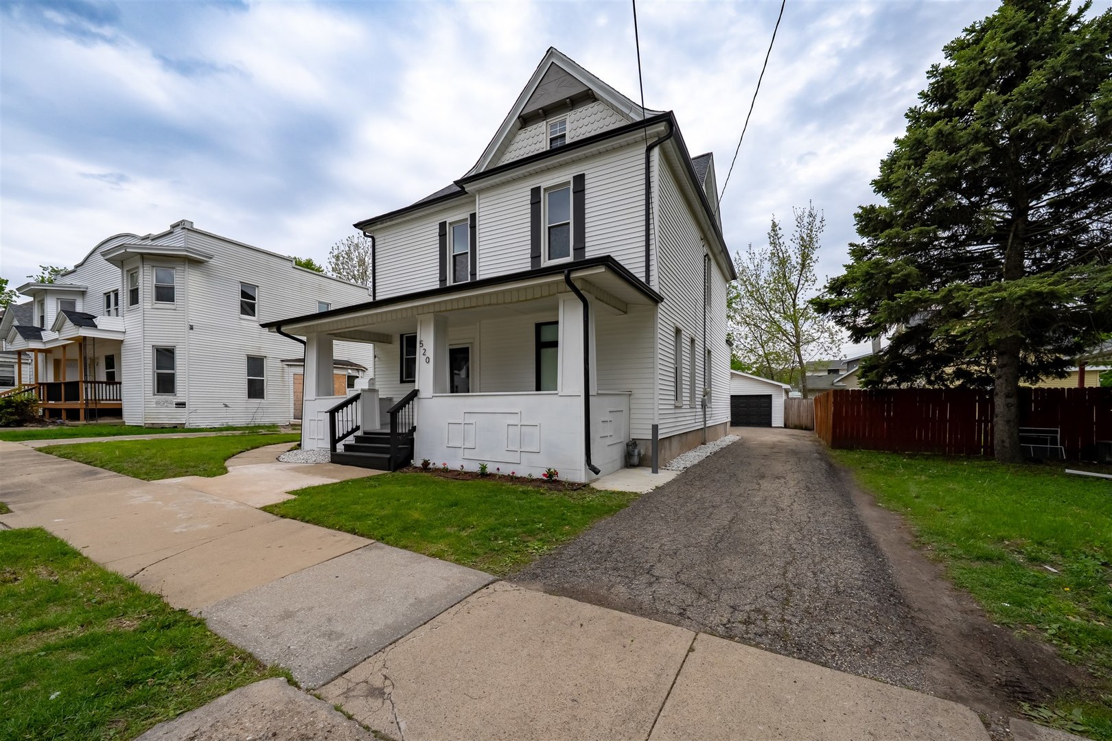520 W GROVE Street