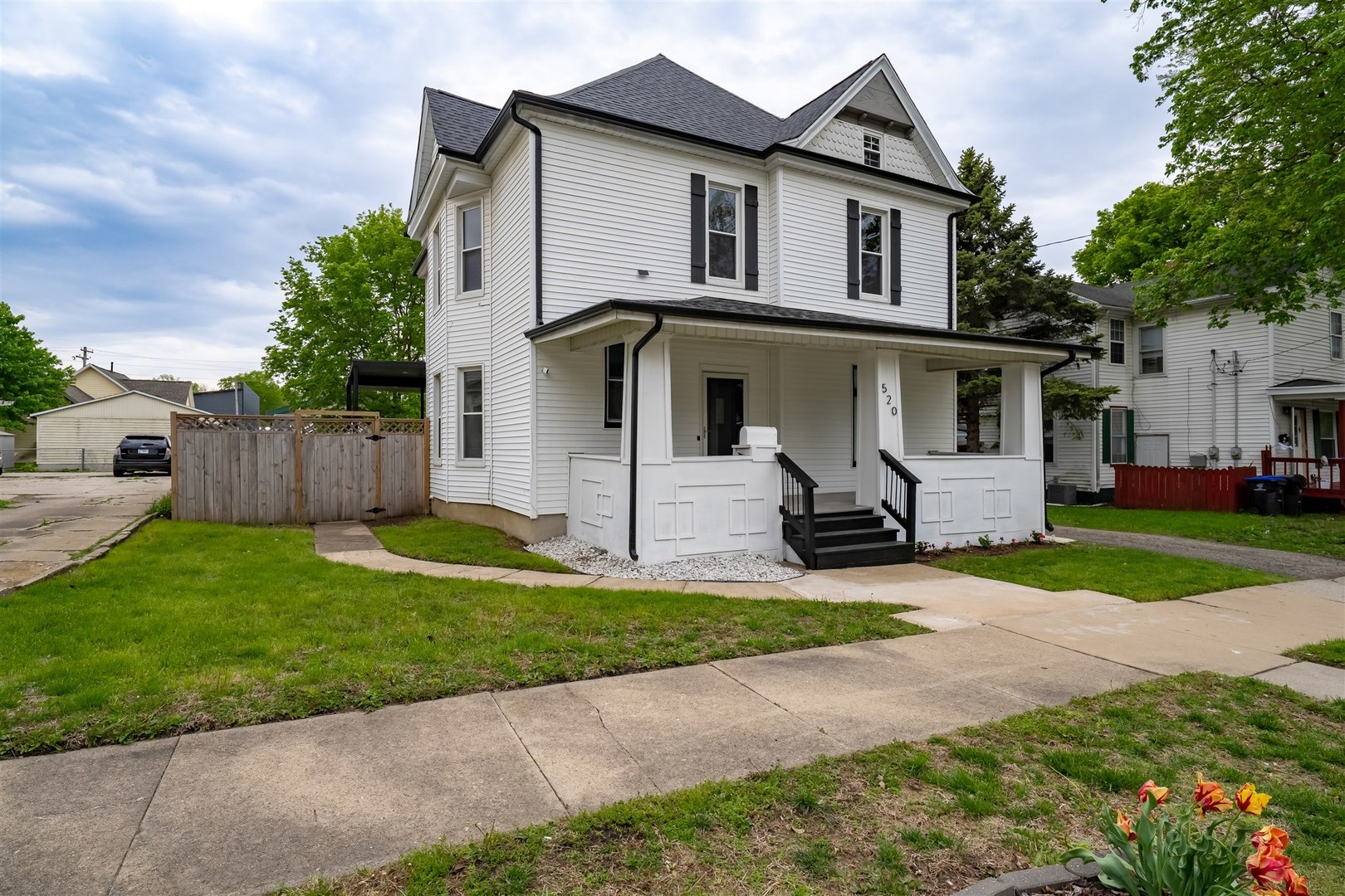 520 W GROVE Street