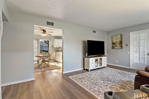 Tiny photo for 7216 Oxford Circle #230, Fox Lake, IL 60020 (MLS # 12518789)