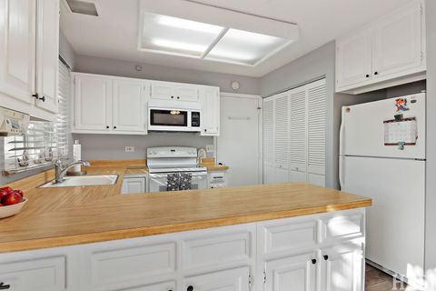 Tiny photo for 7216 Oxford Circle #230, Fox Lake, IL 60020 (MLS # 12518789)