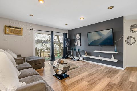 Tiny photo for 245 N Mill Road #9C, Addison, IL 60101 (MLS # 12578173)