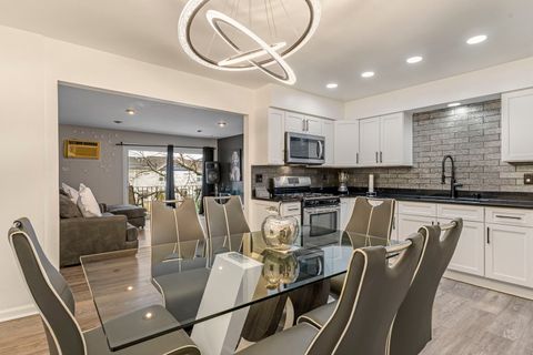 Tiny photo for 245 N Mill Road #9C, Addison, IL 60101 (MLS # 12578173)