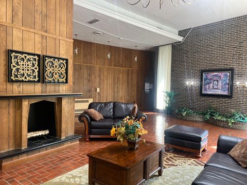 Tiny photo for 20 N Tower Road #12E, Oak Brook, IL 60523 (MLS # 12494501)