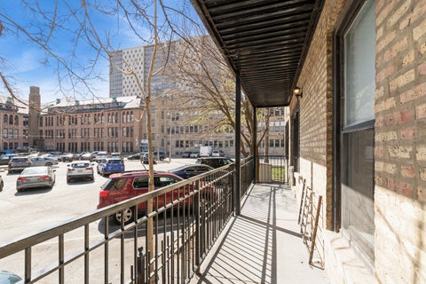 Tiny photo for 645 W Bittersweet Place #1, Chicago, IL 60613 (MLS # 12702944)