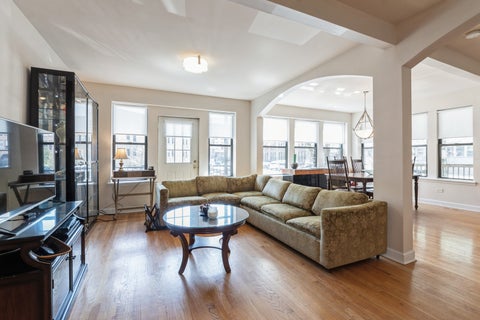 Tiny photo for 645 W Bittersweet Place #1, Chicago, IL 60613 (MLS # 12702944)