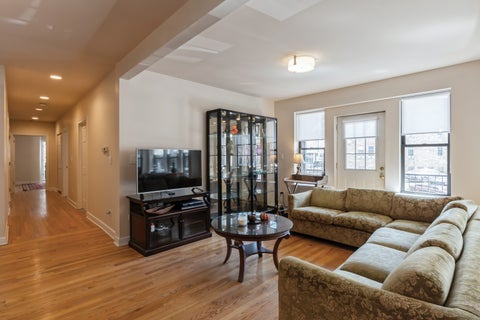 Tiny photo for 645 W Bittersweet Place #1, Chicago, IL 60613 (MLS # 12702944)