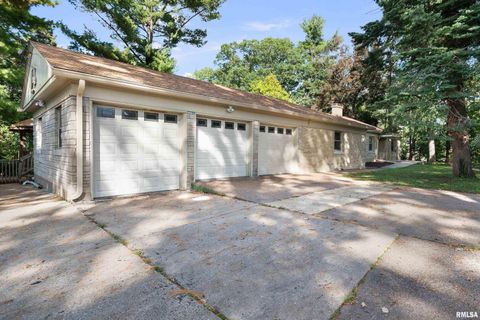 Photo of 660 18TH Avenue, East Moline, IL 61244 (MLS # QC4268045)