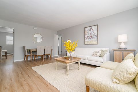 Tiny photo for 34 S Kensington Avenue #05, La Grange, IL 60525 (MLS # 12596791)