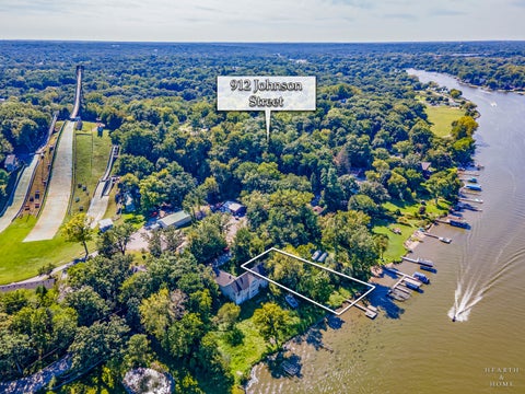 Tiny photo for 912 Johnson Street, Fox River Grove, IL 60021 (MLS # 12785580)