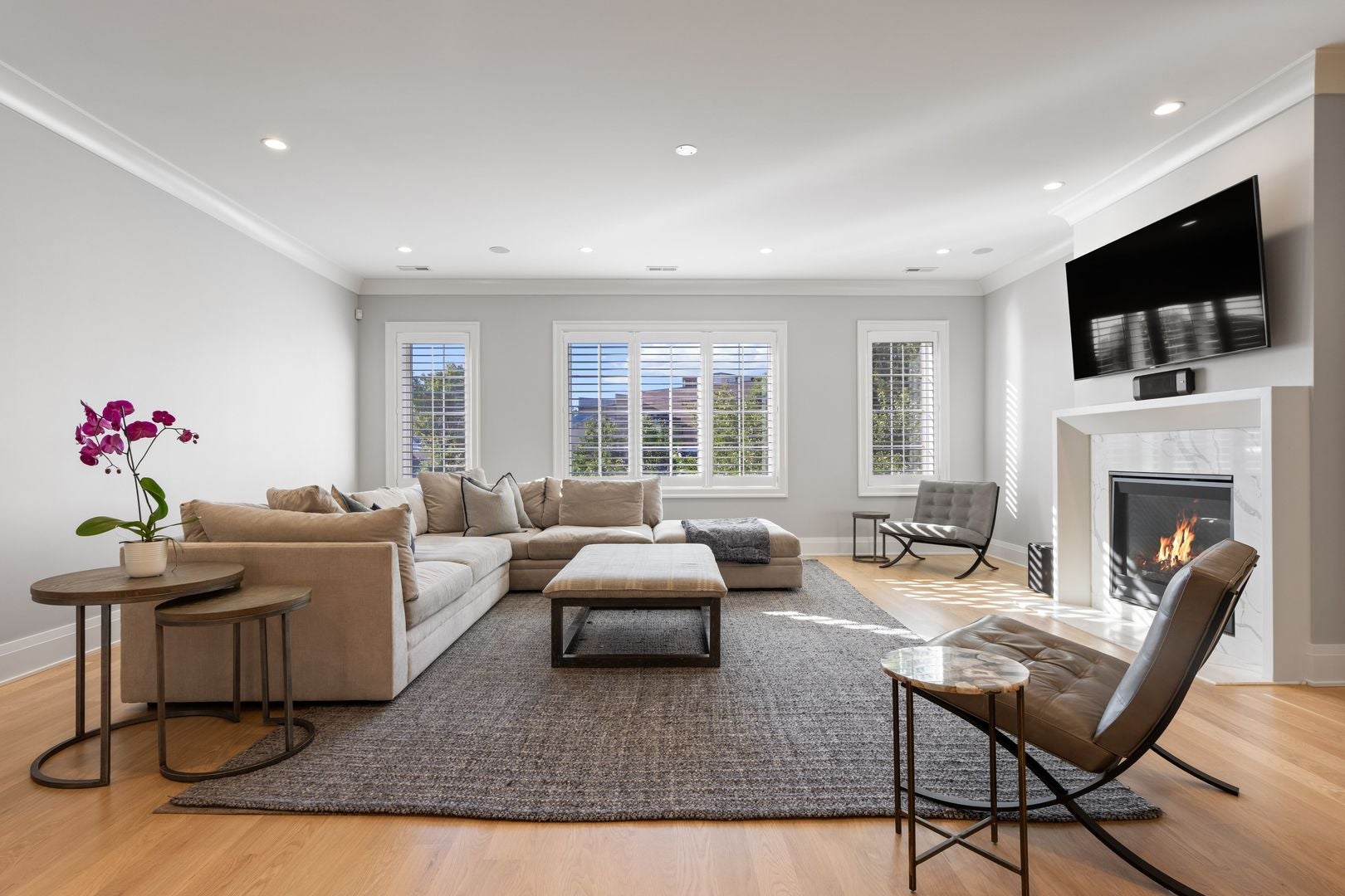 1142 W Diversey Parkway 3