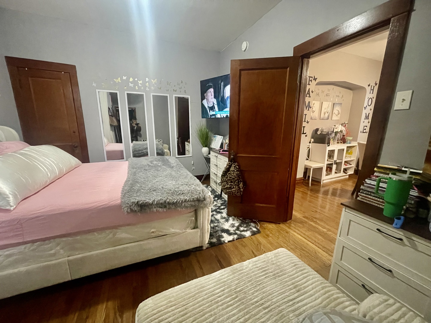 4014 W Cornelia Avenue