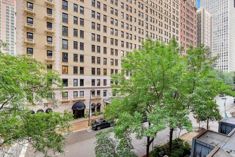 Tiny photo for 201 E Chestnut Street #3A, Chicago, IL 60611 (MLS # 12742296)