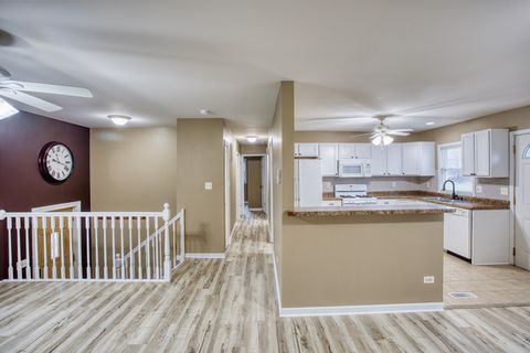 Tiny photo for 805 Stowell Avenue, Streamwood, IL 60107 (MLS # 12538031)