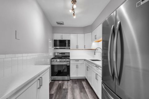 Tiny photo for 4624 N Commons Drive #405E, Chicago, IL 60656 (MLS # 12489403)