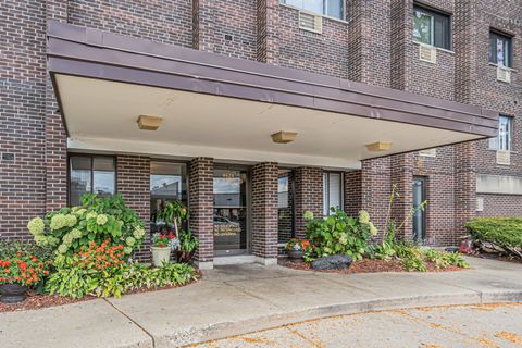 Tiny photo for 4624 N Commons Drive #405E, Chicago, IL 60656 (MLS # 12489403)