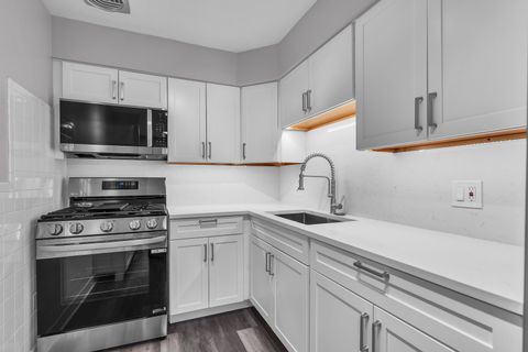 Tiny photo for 4624 N Commons Drive #405E, Chicago, IL 60656 (MLS # 12489403)