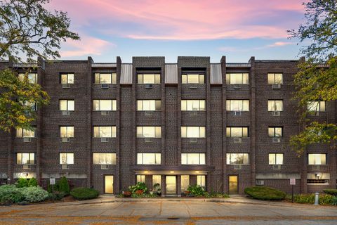Photo of 4624 N Commons Drive #405E, Chicago, IL 60656 (MLS # 12489403)
