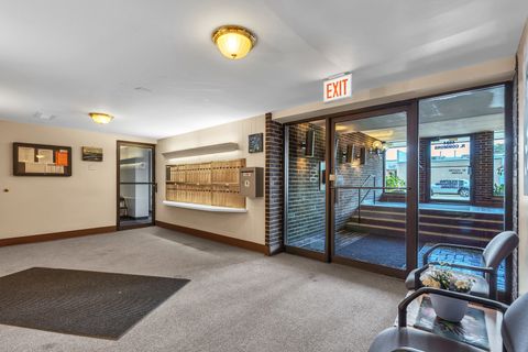 Tiny photo for 4624 N Commons Drive #405E, Chicago, IL 60656 (MLS # 12489403)