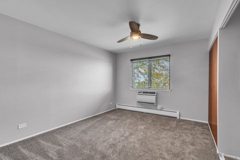 Tiny photo for 4624 N Commons Drive #405E, Chicago, IL 60656 (MLS # 12489403)