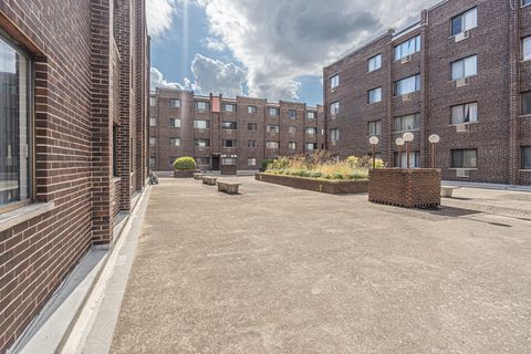 Tiny photo for 4624 N Commons Drive #405E, Chicago, IL 60656 (MLS # 12489403)
