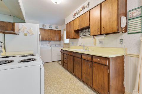 Tiny photo for 550 Ridge Avenue, Elk Grove Village, IL 60007 (MLS # 12534218)