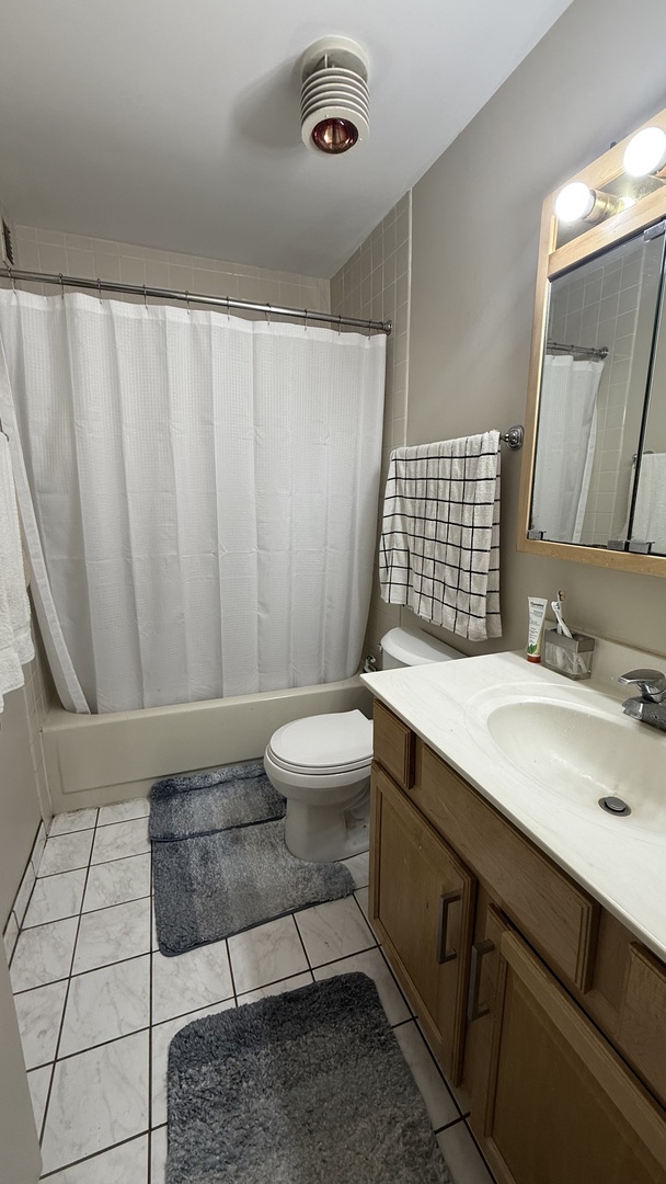 2605 S Indiana Avenue 1008