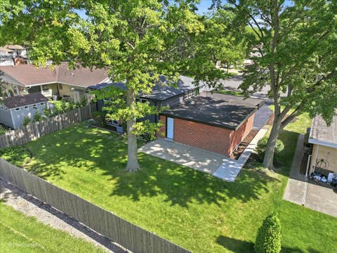 Tiny photo for 188 W Kathleen Drive, Park Ridge, IL 60068 (MLS # 12729994)