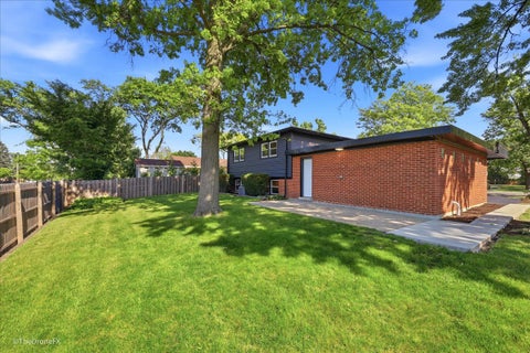 Tiny photo for 188 W Kathleen Drive, Park Ridge, IL 60068 (MLS # 12729994)