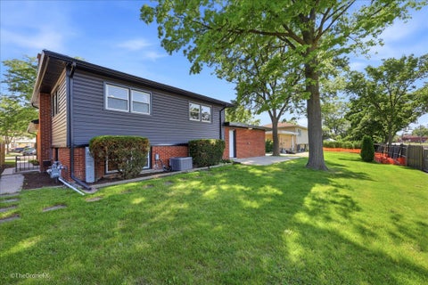 Tiny photo for 188 W Kathleen Drive, Park Ridge, IL 60068 (MLS # 12729994)