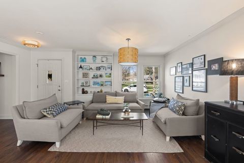 Tiny photo for 255 CREST Road, Glen Ellyn, IL 60137 (MLS # 12604906)