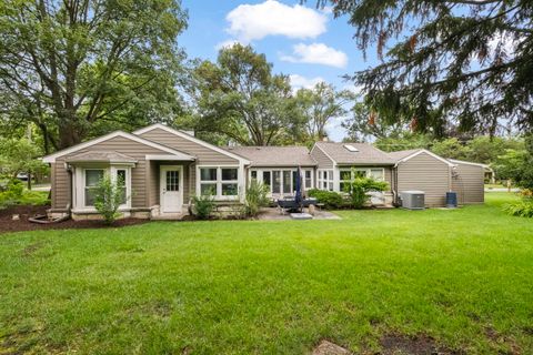 Tiny photo for 255 CREST Road, Glen Ellyn, IL 60137 (MLS # 12604906)