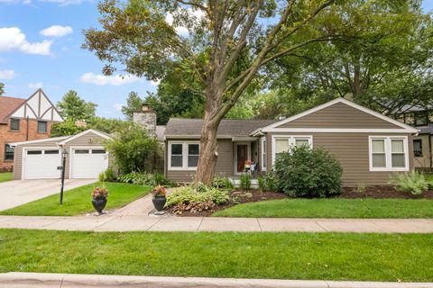 255 CREST Road Glen Ellyn IL 60137