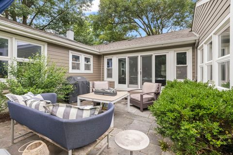 Tiny photo for 255 CREST Road, Glen Ellyn, IL 60137 (MLS # 12604906)