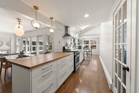 Tiny photo for 255 CREST Road, Glen Ellyn, IL 60137 (MLS # 12604906)