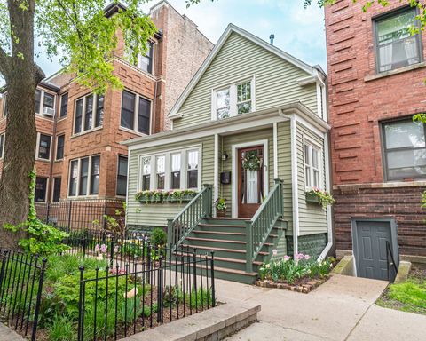 Photo of 1443 W Catalpa Avenue, Chicago, IL 60640 (MLS # 12630107)