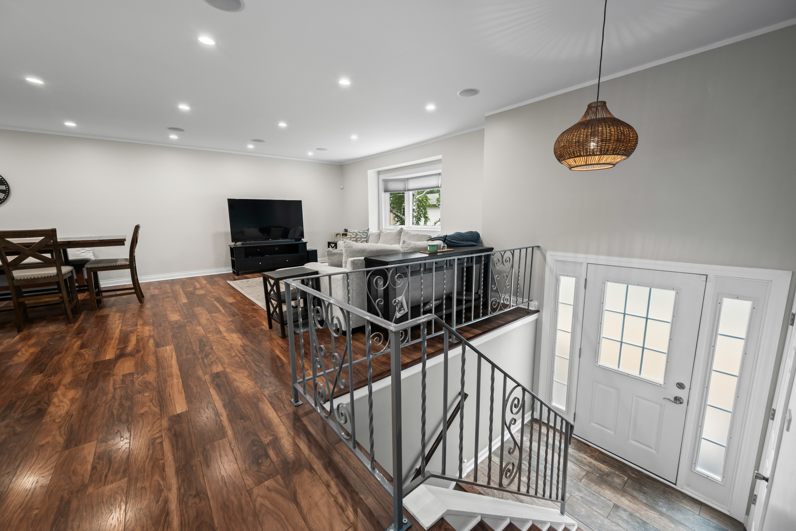 157 W Garden Court