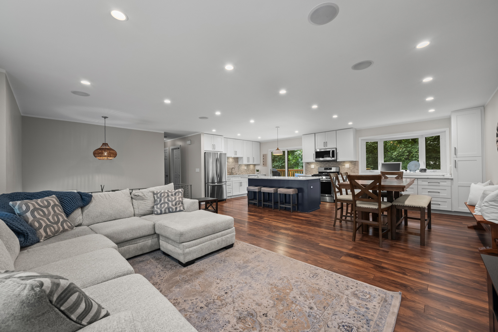 157 W Garden Court