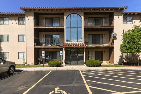 Photo of 21W581 North Avenue #71, Lombard, IL 60148 (MLS # 12479624)