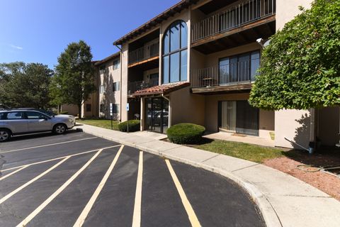 Tiny photo for 21W581 North Avenue #71, Lombard, IL 60148 (MLS # 12479624)